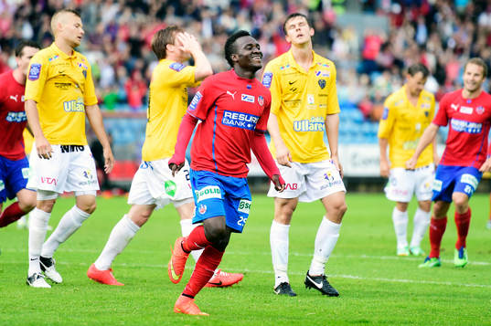 Helsingborgs David Accam jublar och Falkenberg deppar