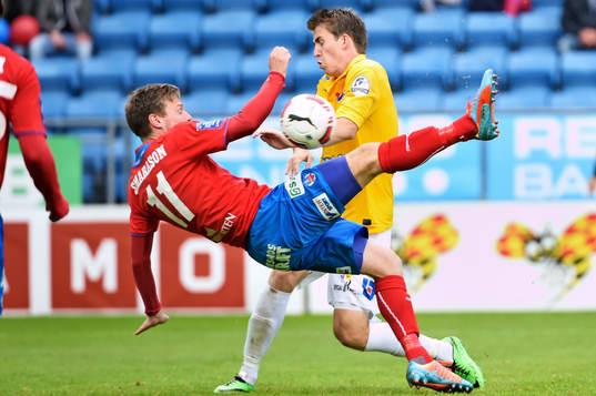 Helsingborgs Arnór Smárason och Falkenbergs Adam Eriksson