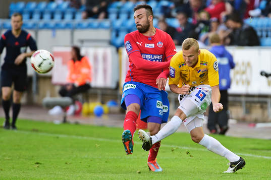 Helsingborgs Abdul Khalili och Falkenbergs Rasmus Sjöstedt