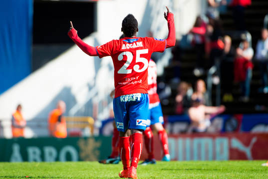 Helsingborgs David Accam jublar