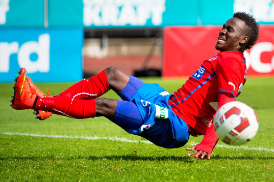 Helsingborgs David Accam faller