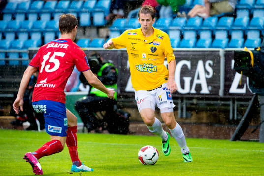 Falkenbergs Adam Eriksson utmanar Helsingborgs Emil Krafth