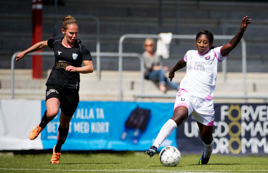 Kopparbergs/Göteborg FCs Göteborgs Manon Melis och