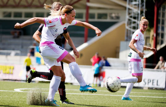 Rosengårds Elin Rubensson skjuter