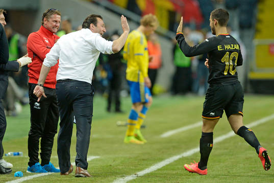 Belgiens tränare Marc Wilmots och Eden Hazard jublar