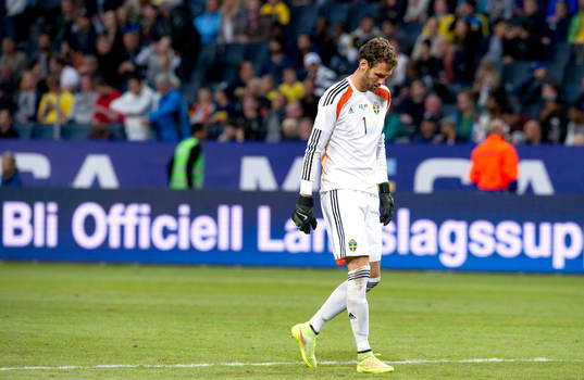 Sveriges målvakt Andreas Isaksson deppar