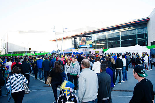 Supportrar besöker fanzone