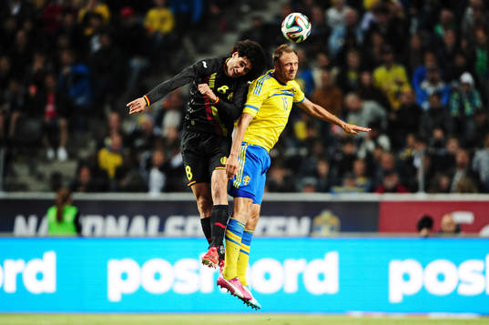 Belgiens Marouane Fellaini och Sveriges Andreas Granqvist