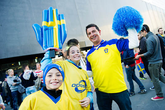 Supportrar besöker fanzone