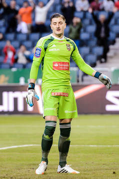Brommapojkarnas målvakt Ivo Vazgec deppar