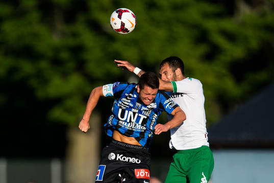 Sirius Kerim Mrabti och Hammarbys Marko Mihajlovic i en