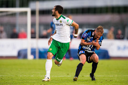 Hammarbys Marko Mihajlovic träffar Sirius Christer