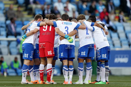 Norrköping laddar och kramar om varandra i fotbollsmatchen