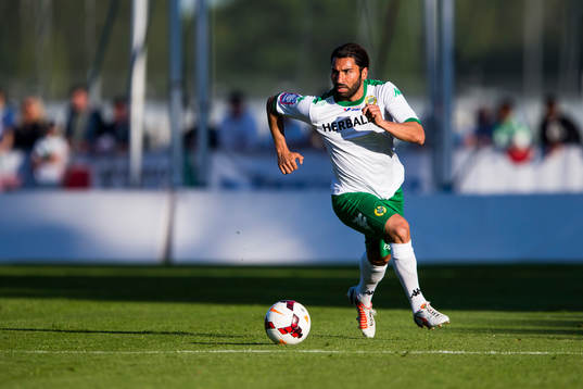 Hammarbys Stefan Batan med bollen