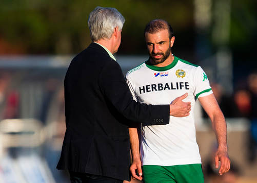 Hammarbys tränare Nanne Bergstrand klappar om Hammarbys