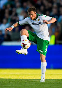 Hammarbys Jan Gunnar Solli med bollen