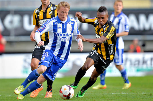 IFK Göteborgs Sam Larsson och Häckens Nasiru Mohammed