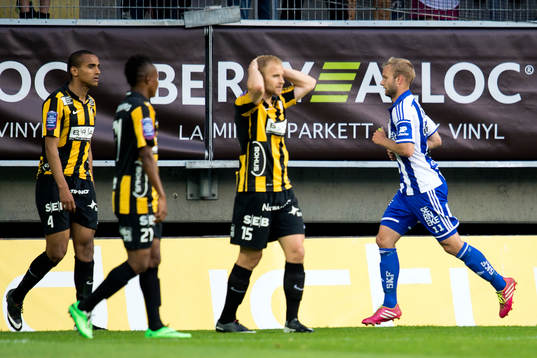 Häckens Kari Arkivuo Nasiru Mohammed  och Walid Atta deppar