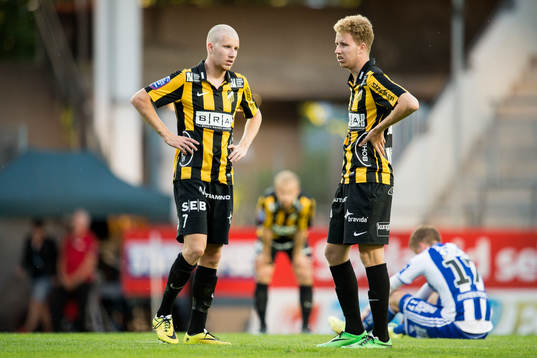 Tvillingarna Simon Gustafson och Samuel Gustafson, Häcken