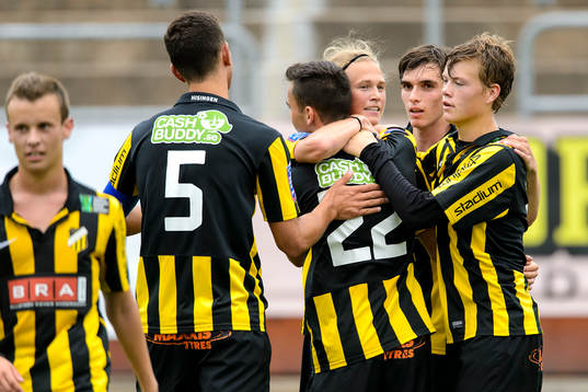 Häckens Oliver Nåfors firar