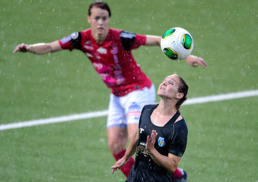 Göteborgs Manon Melis nickar bollen