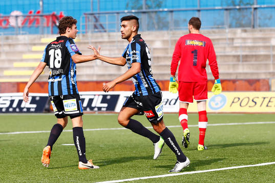 Sirius Jakob Björk gratulerar och  jublar med Stefan Silva