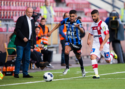 Assyriskas tränare Sören Åkeby ser på när Sirius