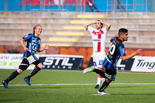 Sirius Elliot Käck och Sirius Stefan Silva jublar