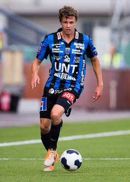 Sirius Jakob Björk med bollen