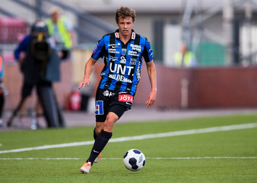 Sirius Jakob Björk med bollen