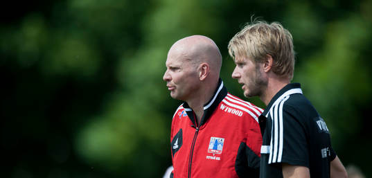 Vittsjös tränare Thomas Mårtensson och Simon Sjöfors i