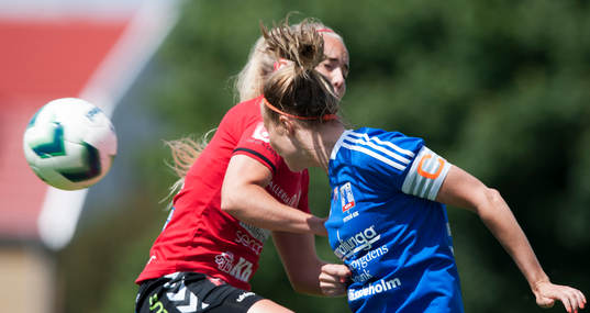 Vittsjös Sofie Andersson i matchen i damallsvenskan mellan
