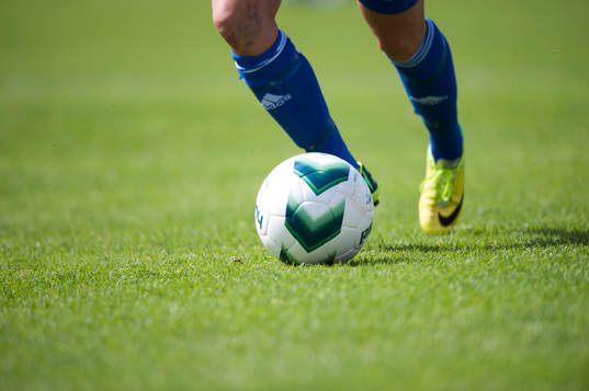 Vittsjö driver bollen framåt i matchen i damallsvenskan