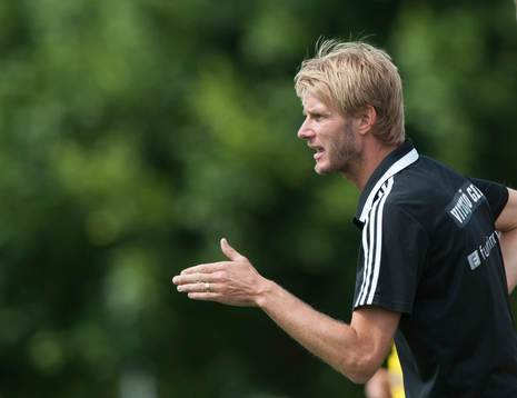 Vittsjös tränare Simon Sjöfors i matchen i