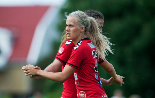 Kristianstads Amanda Persson byts in i matchen i