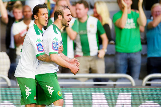 Hammarbys Michael Timisela och Kennedy Bakircioglu  jublar