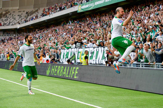 Hammarbys Stefan Batan  och Kennedy Bakircioglu  jublar
