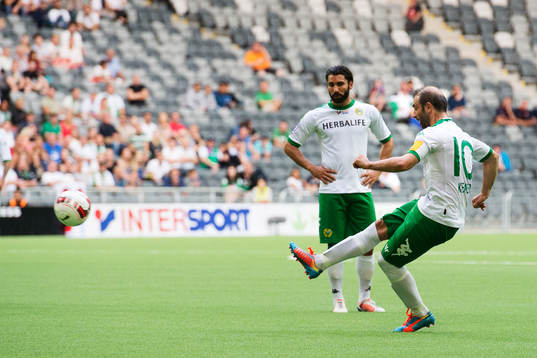 Hammarbys Kennedy Bakircioglu skjuter in 2-0 på frispark