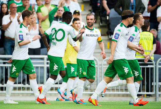 Hammarbys Amadaiya Rennie och Kennedy Bakircioglu jublar