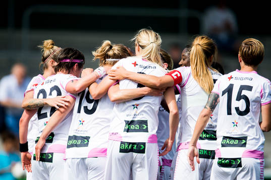 Rosengårds Katrin Schmidt kramas om