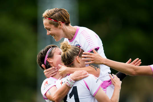 Rosengårds Therese Sjögran jublar