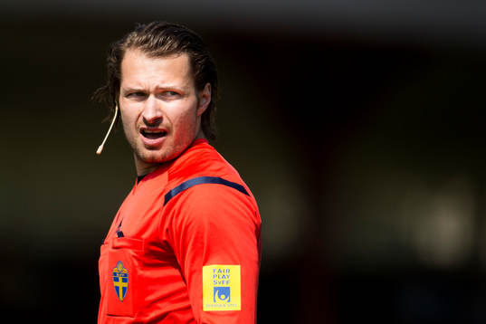 Fjärdedomare Daniel Gorgievski fick hoppa in som