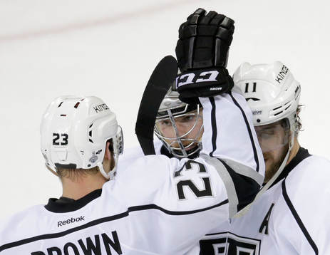 Los Angeles Kings right wing Dustin Brown (23) and center