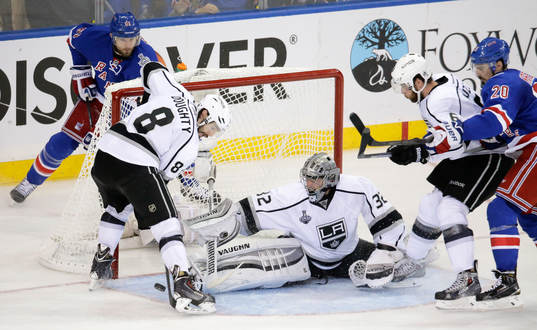 New York Rangers left wing Rick Nash (61), Los Angeles