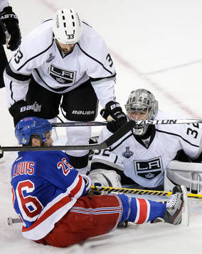 Los Angeles Kings goalie Jonathan Quick (32) and defenseman