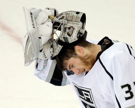 Los Angeles Kings goalie Jonathan Quick readjusts his face