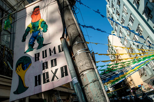 Hulk på en skylt. Miljöbilder i Rio de Janeiro