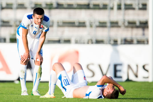 Slovakien David Hudák och Lukás Haraslin deppar