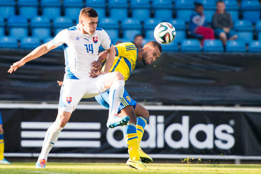 Slovakiens Róbert Mazán och Sveriges Isaac Kiese Thelin