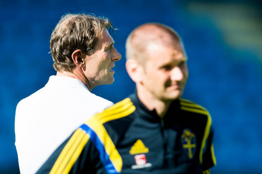 Sveriges förbundskapten Håkan Ericson och i förgrunden